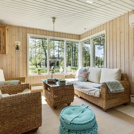 Two-bedroom Holiday In * Hals