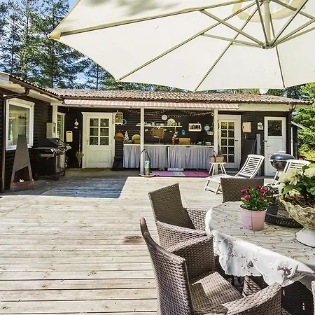 Two-bedroom Holiday In * Hals